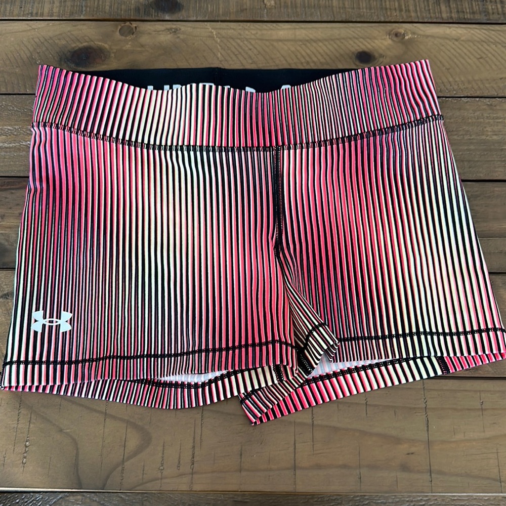 Excellent condition Under Armour Spandex Workout Gym Shorts - large - sooo cute!